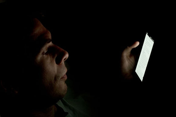 Smartphone Use at Night Linked to Sperm Damage